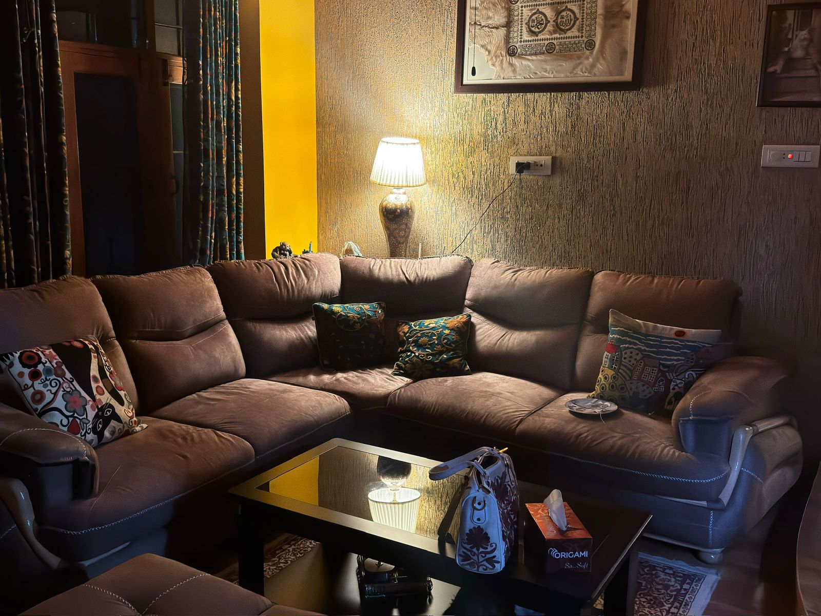 A Buyer’s Guide to Authentic Kashmiri Handicrafts Online