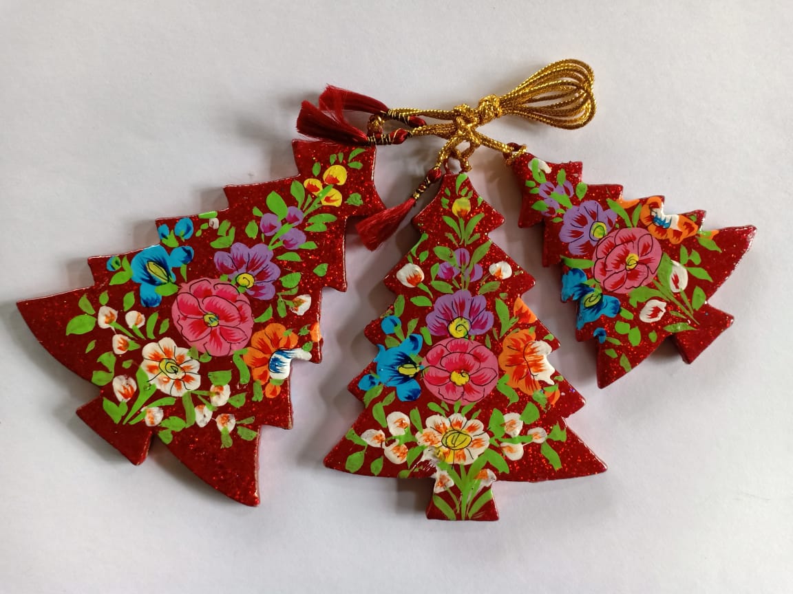 Kashmiri Papier-Mâché Christmas Tree Ornaments – Hand-Painted Elegance