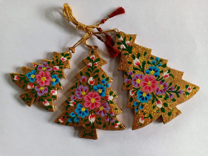 Kashmiri Papier-Mâché Christmas Tree Ornaments – Hand-Painted Elegance