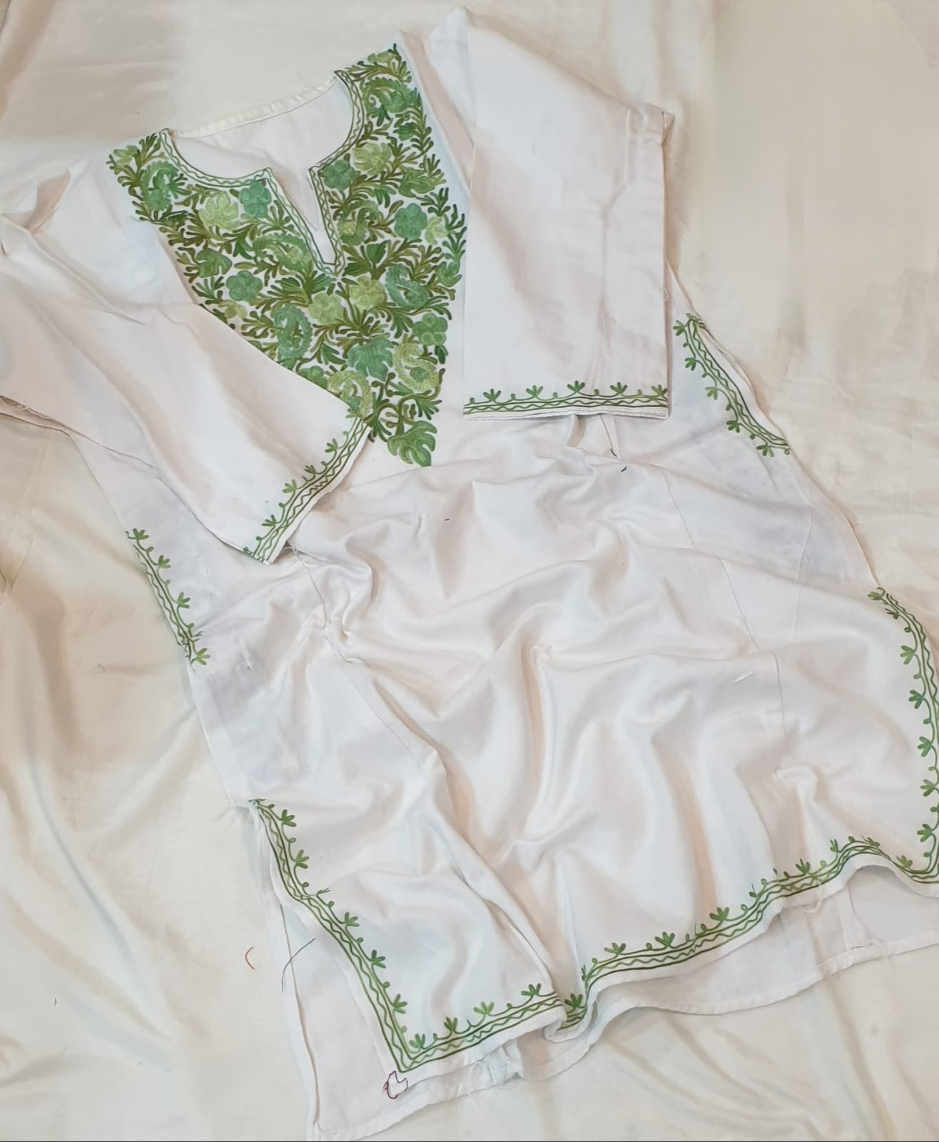 Beautiful Aari Work Pheran in Cashmilon White Colour