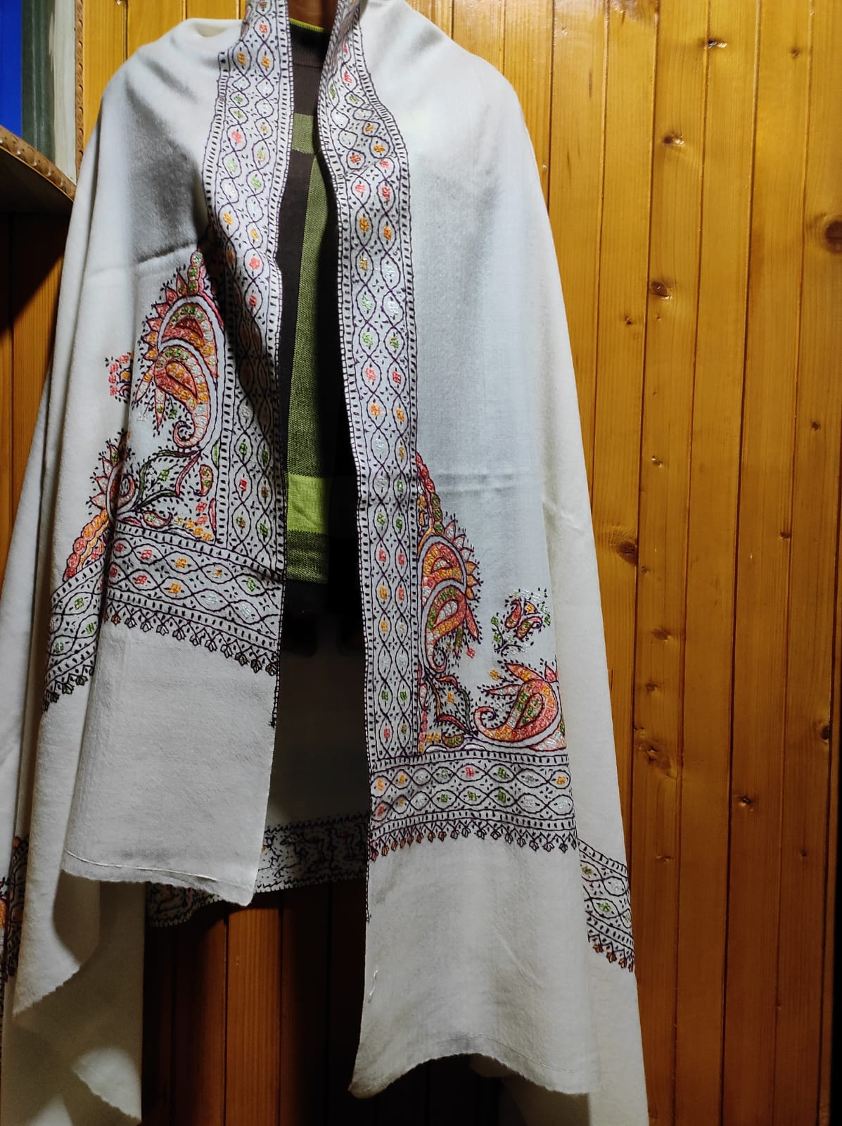 Pashmina Kashmiri Shawl White, Border Embroidery - Image 2