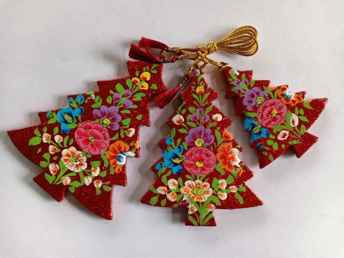 Kashmiri Papier-Mâché Christmas Tree Ornaments – Hand-Painted Elegance
